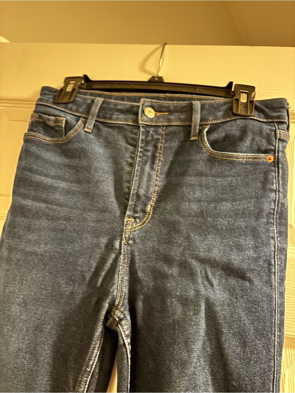 Old Navy Dark Blue Skinny Jeans with Distressed Knee - Picture 4 of 5